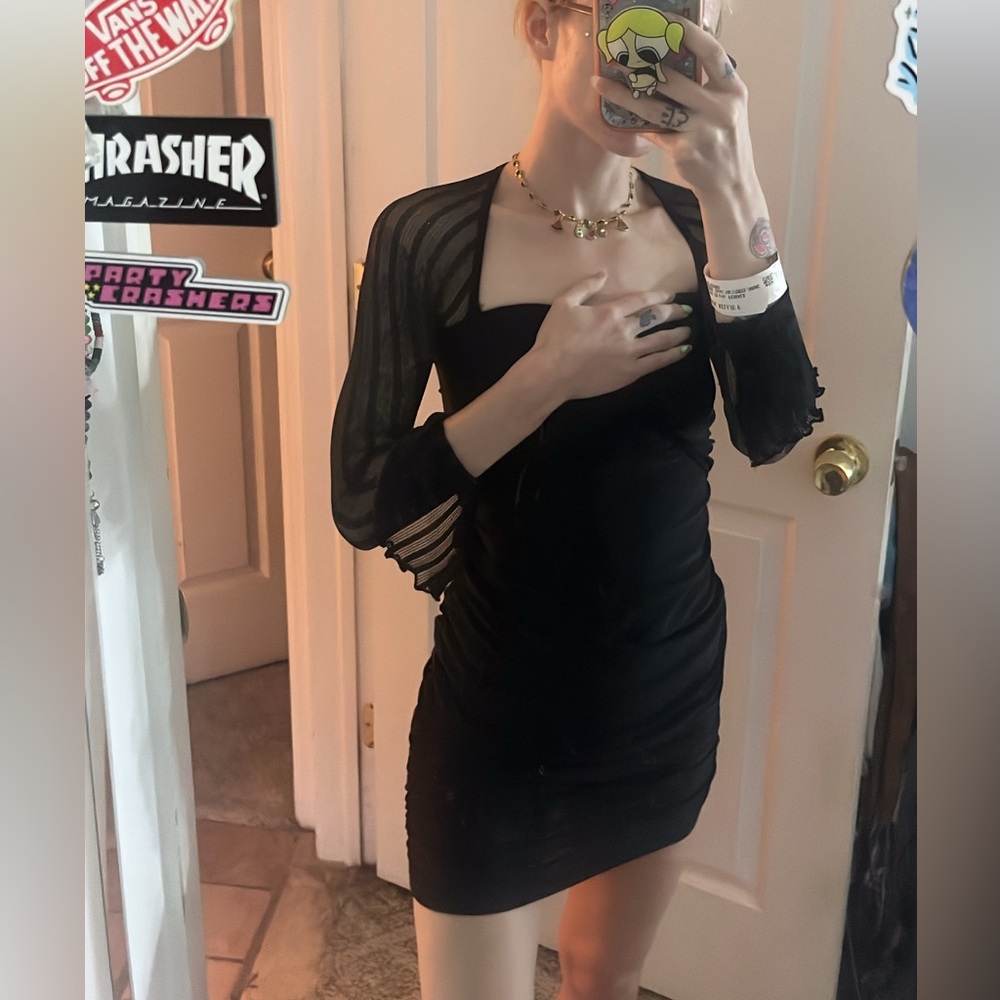 Elegant Black Dress - Picture 2 of 2